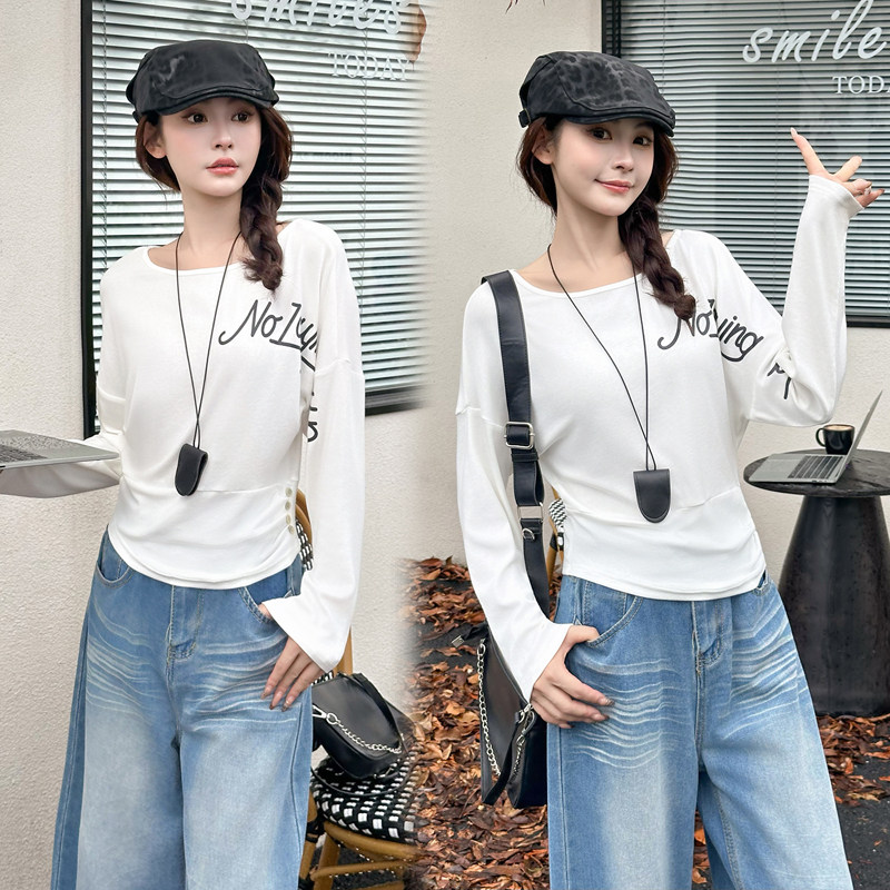 斜领露肩蝙蝠袖长袖T恤收口衣摆