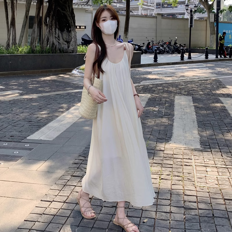茶歇法式温柔风吊带连衣裙