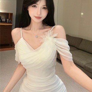 白色网纱吊带连衣裙女夏季纯欲性感一字肩包臀裙独特漂亮掐腰裙子