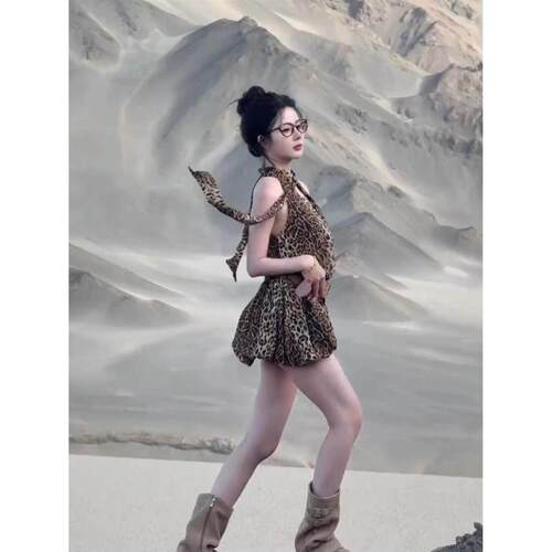 大西北废土风穿搭辣妹豹纹