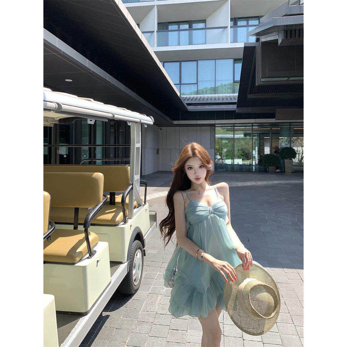 薄荷绿露背吊带连衣裙女夏图片