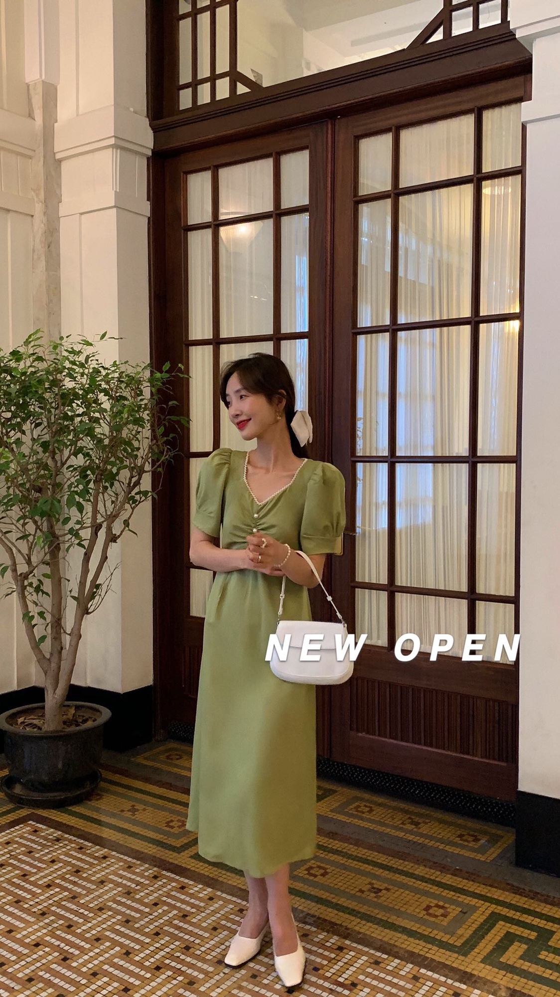 NEWOPEN绿色连衣裙女夏新款法式宫廷风泡泡袖v领长裙气质收腰裙子