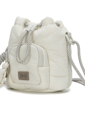 安德玛官方UA秋冬Studio女子羽绒运动休闲水桶包6001576-002-110