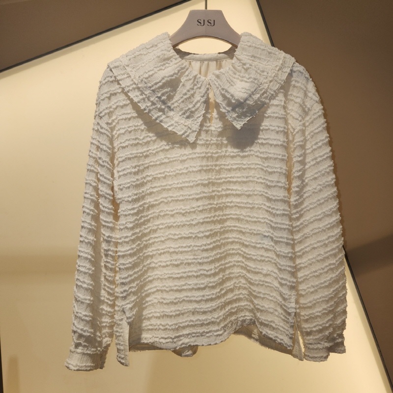 2024秋时尚白色娃娃领衬衫