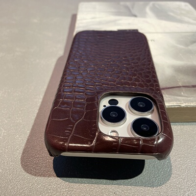 高档深棕鳄鱼纹适用苹果17手机壳iPhone16pro max半包15pro个性14pro新款17pro max简约皮质保护套