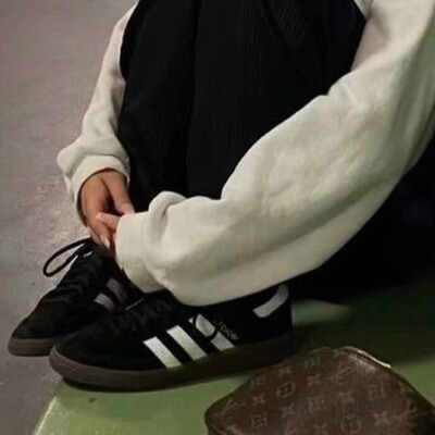 阿迪达斯复古德训鞋休闲板鞋