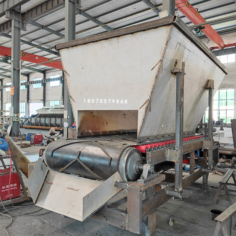 江西选矿设备皮带给料机沙石料仓输送喂料机下料机煤泥储料仓厂家