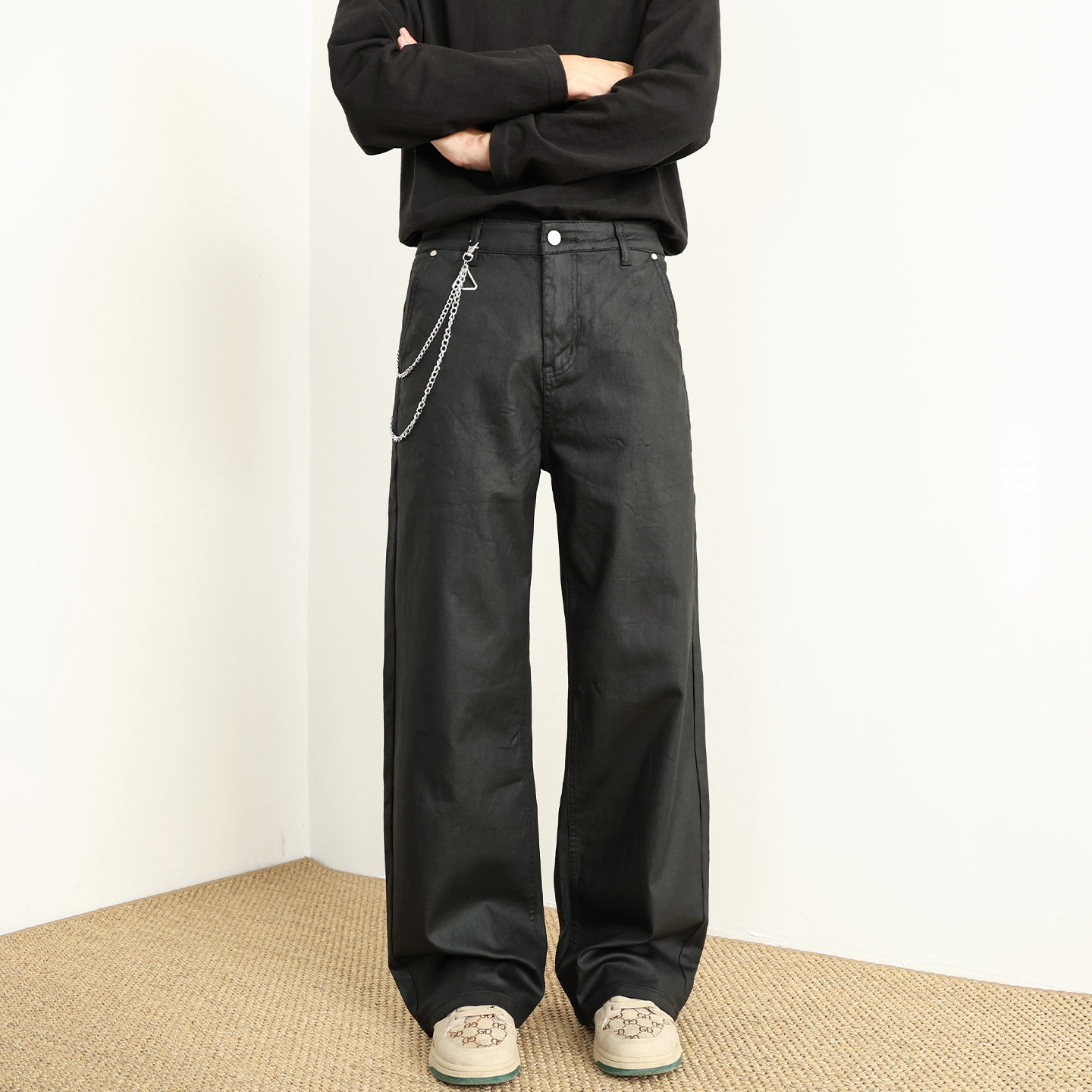 亮面刷蜡亮面光泽涂层宽松直筒黑色牛仔裤男士秋季防风休闲长裤子