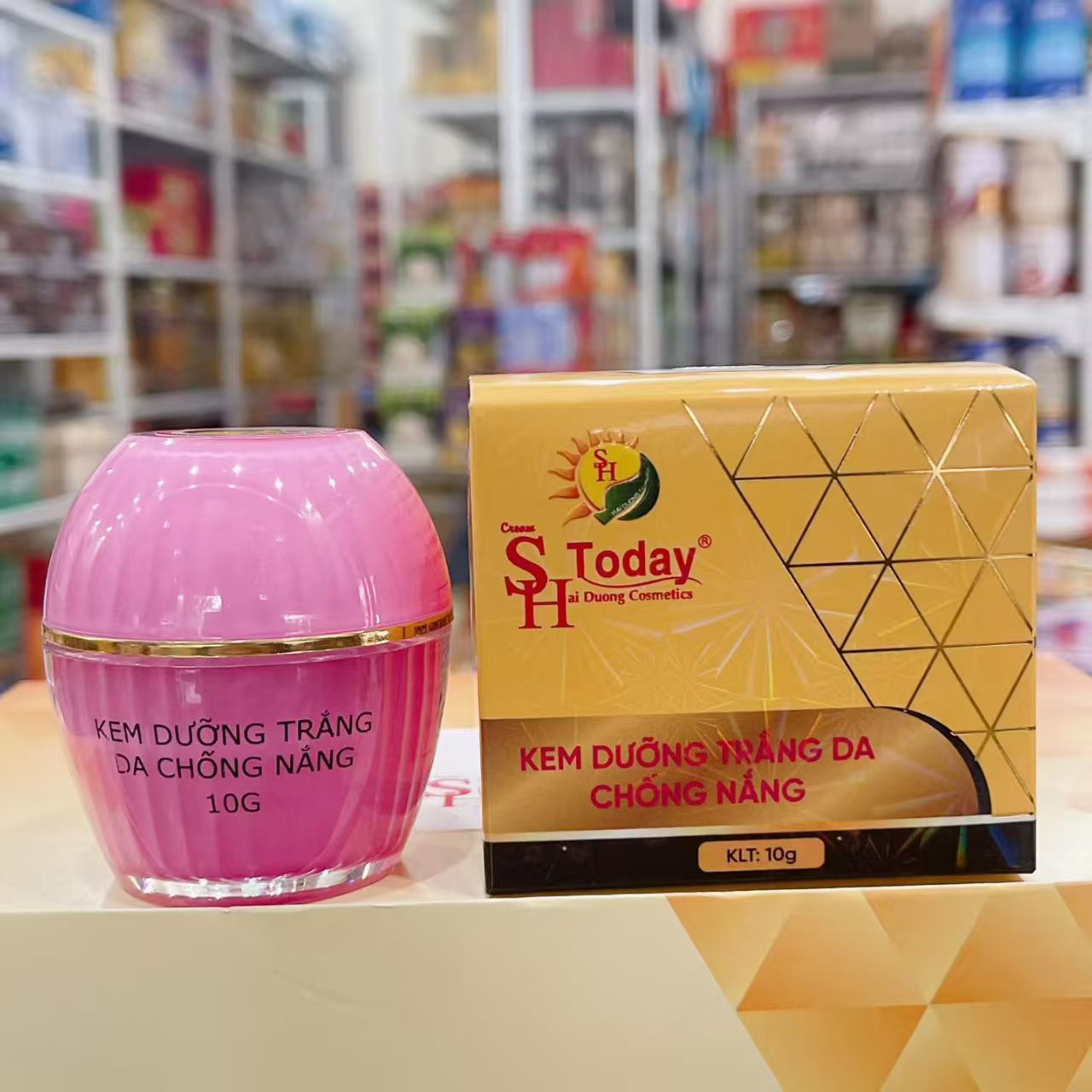 越南面霜sh today kem duong trang da mat da chuc nang 10克