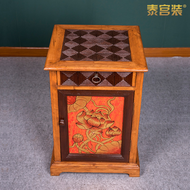 东南亚风格手绘实木床头柜