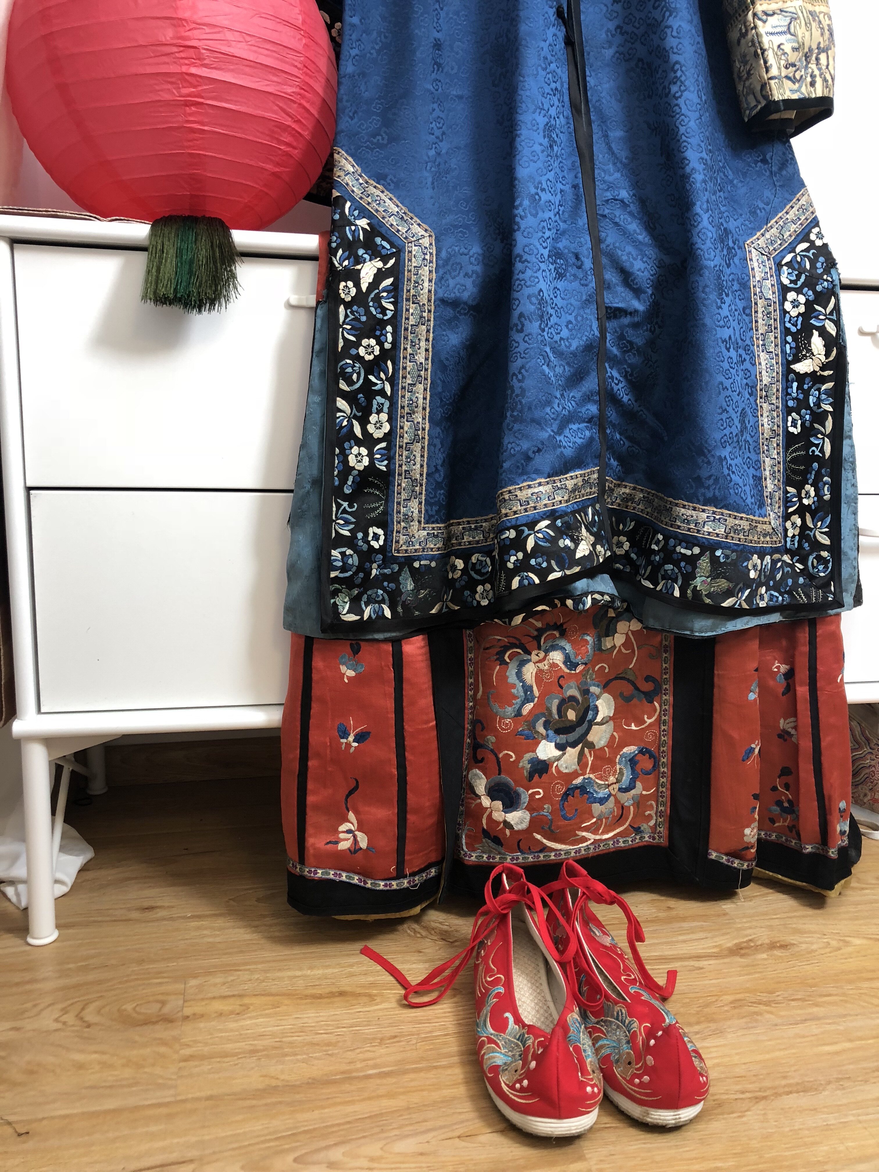 清马面 清汉女 老绣服 裙 三蓝绣 蝶赶花 100%重磅真丝手中刺绣