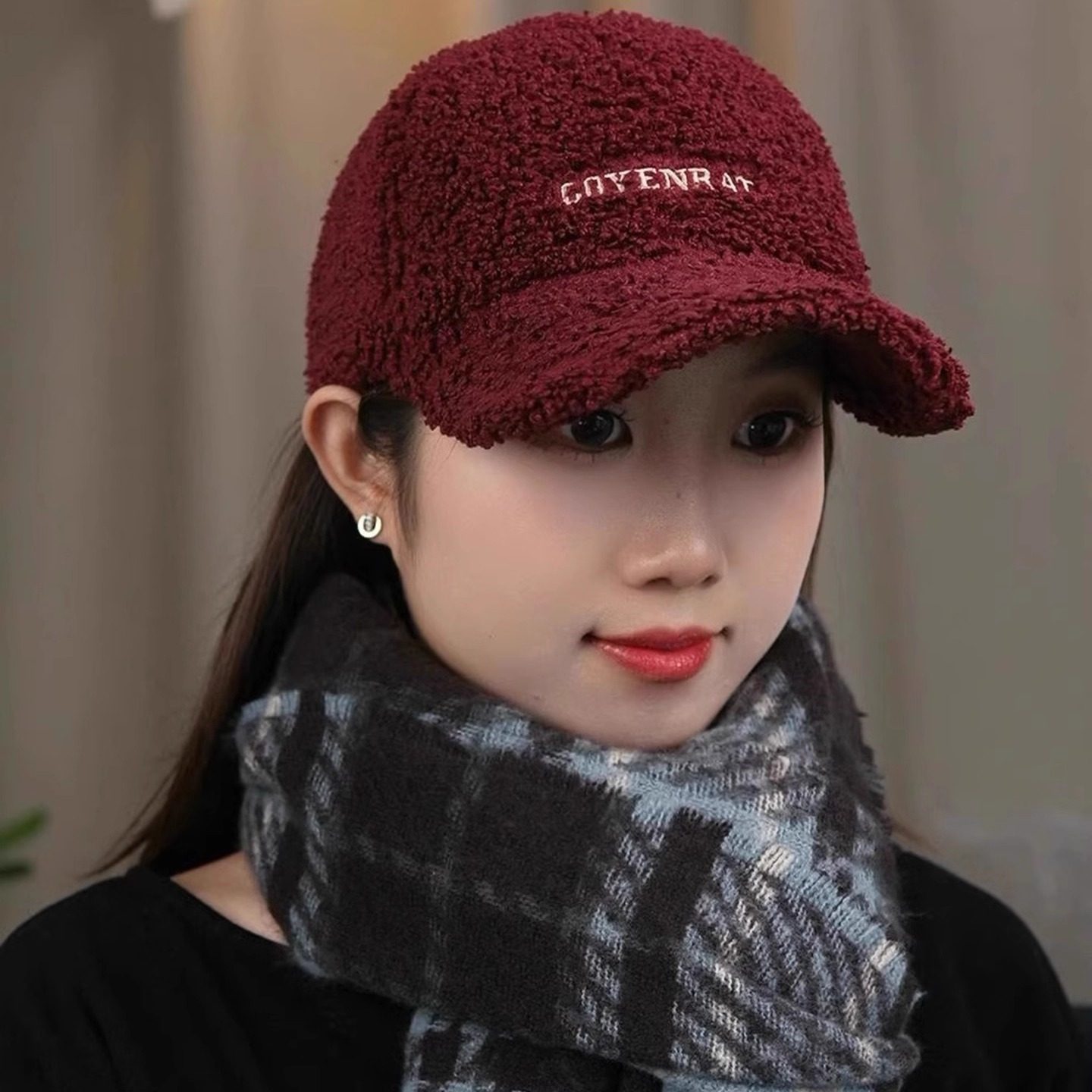 韩版时尚字母刺绣棒球帽子女显脸小秋冬新款加厚保暖羊羔绒鸭舌帽