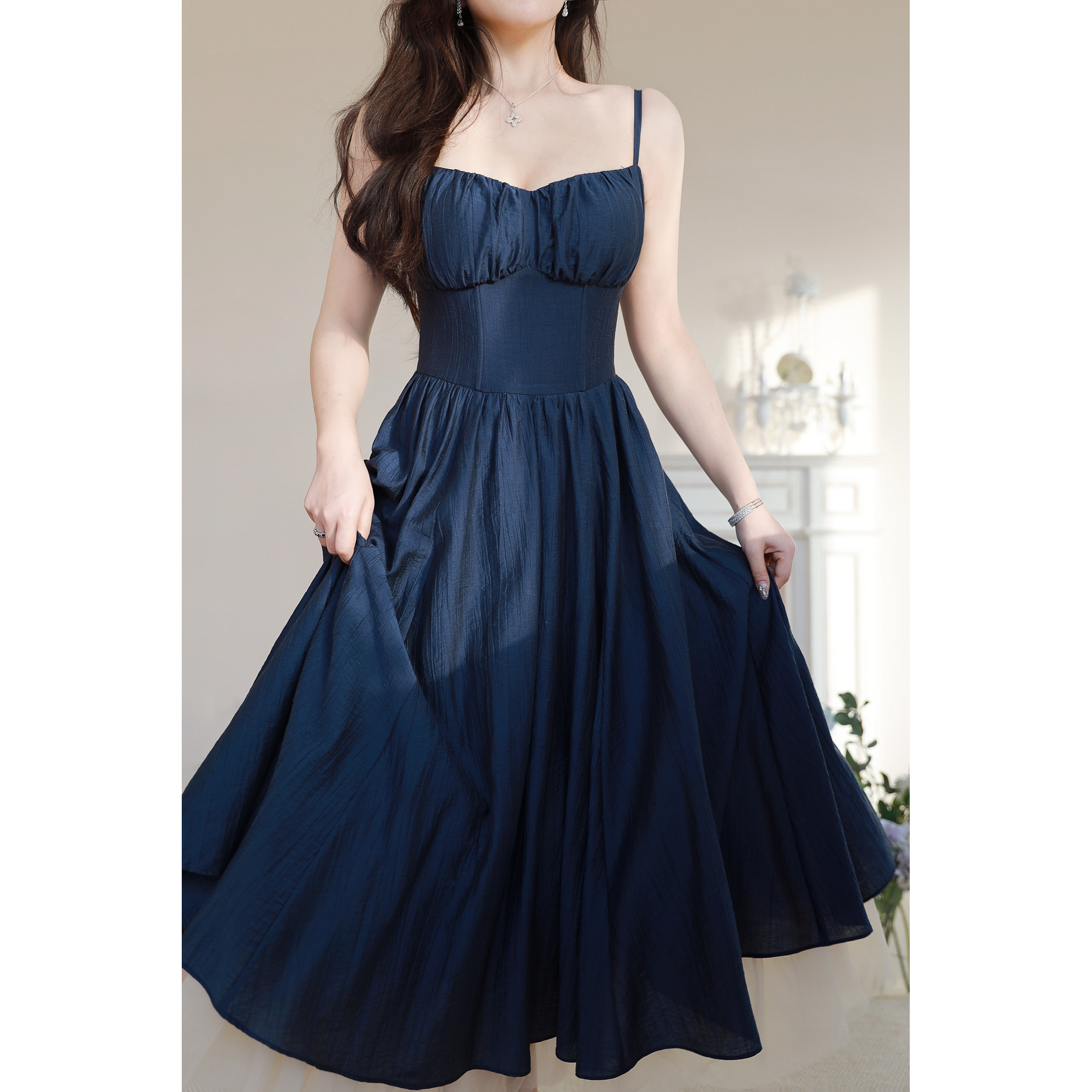 黑茉莉与甜酒 曼舞之夜 大摆抽褶鱼骨仙女网纱蓬蓬裙吊带连衣裙