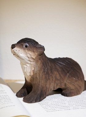 水獭手工木雕小摆件可爱仿真动物模型工位电脑电视柜书桌面装饰品