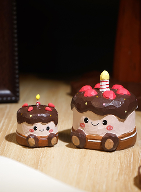 “巧克力蛋糕”手工木雕小摆件可爱卡通工位桌面解压创意生日礼物