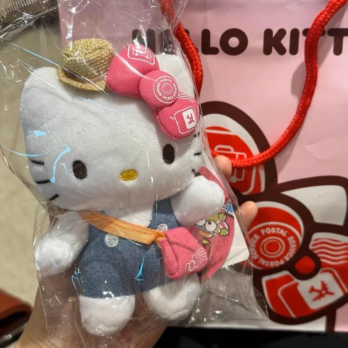 台湾机场限定hellokitty挂件kt猫可爱牛仔挎包毛绒玩偶公仔挂饰