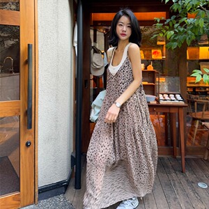 韩国东大门洋气V领性感豹纹印花吊带连衣裙女露背开叉雪纺长裙