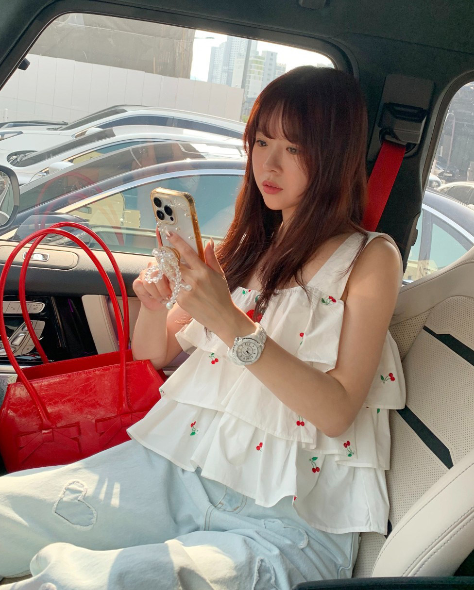韩国樱桃刺绣荷叶边吊带背心