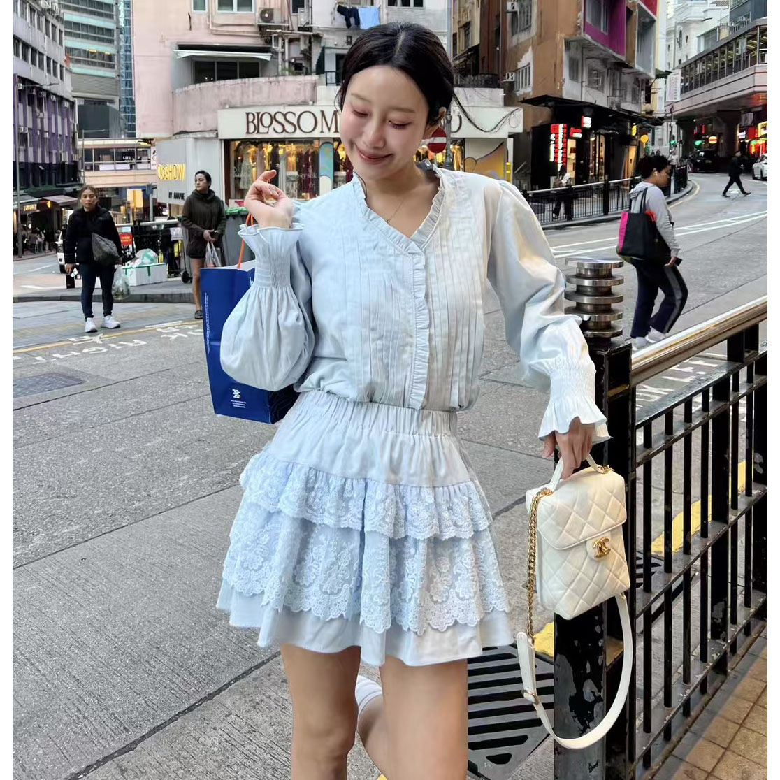 韩国木耳边V领褶皱衬衫+半身裙