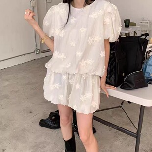 韩国东大门时尚立体花朵泡泡袖衬衫女小衫+高腰花苞短裤裙两件套