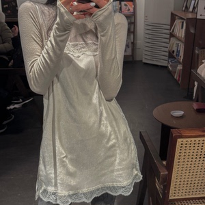 韩国东大门2026春装新款氛围感蕾丝花边拼接丝绒叠穿吊带连衣裙女