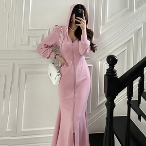 韩国东大门2026春装新款设计感百搭拉链连帽收腰鱼尾卫衣连衣裙女