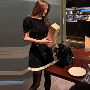 韩国东大门法式赫本风气质圆领小黑裙花边珍珠A字金丝绒连衣裙女