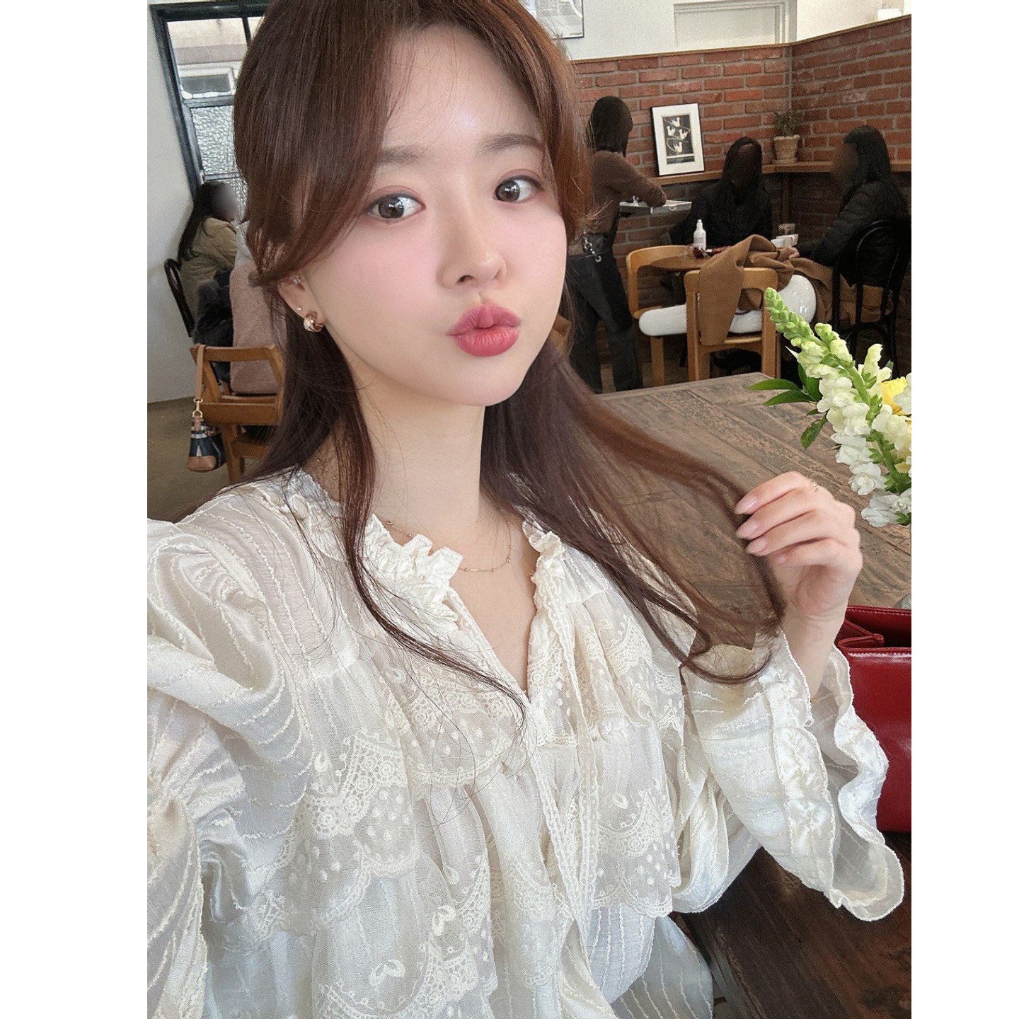 韩国甜美蕾丝花边喇叭袖衬衫