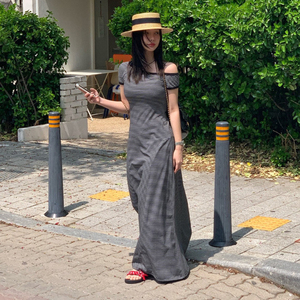 韩国东大门个性斜领露肩细条纹短袖连衣裙女气质修身显瘦大摆长裙