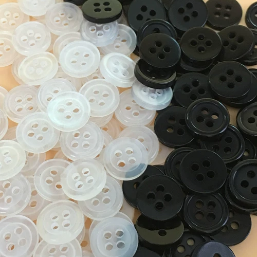 Прозрачные четырех -эй -кнопки, черно -белые круглые рубашки с высоким уровнем