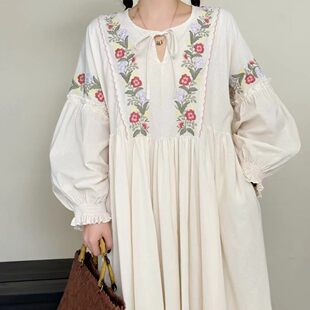 2026早春女装新款森女系刺绣花朵圆领系带宽松长款长袖连衣裙8629