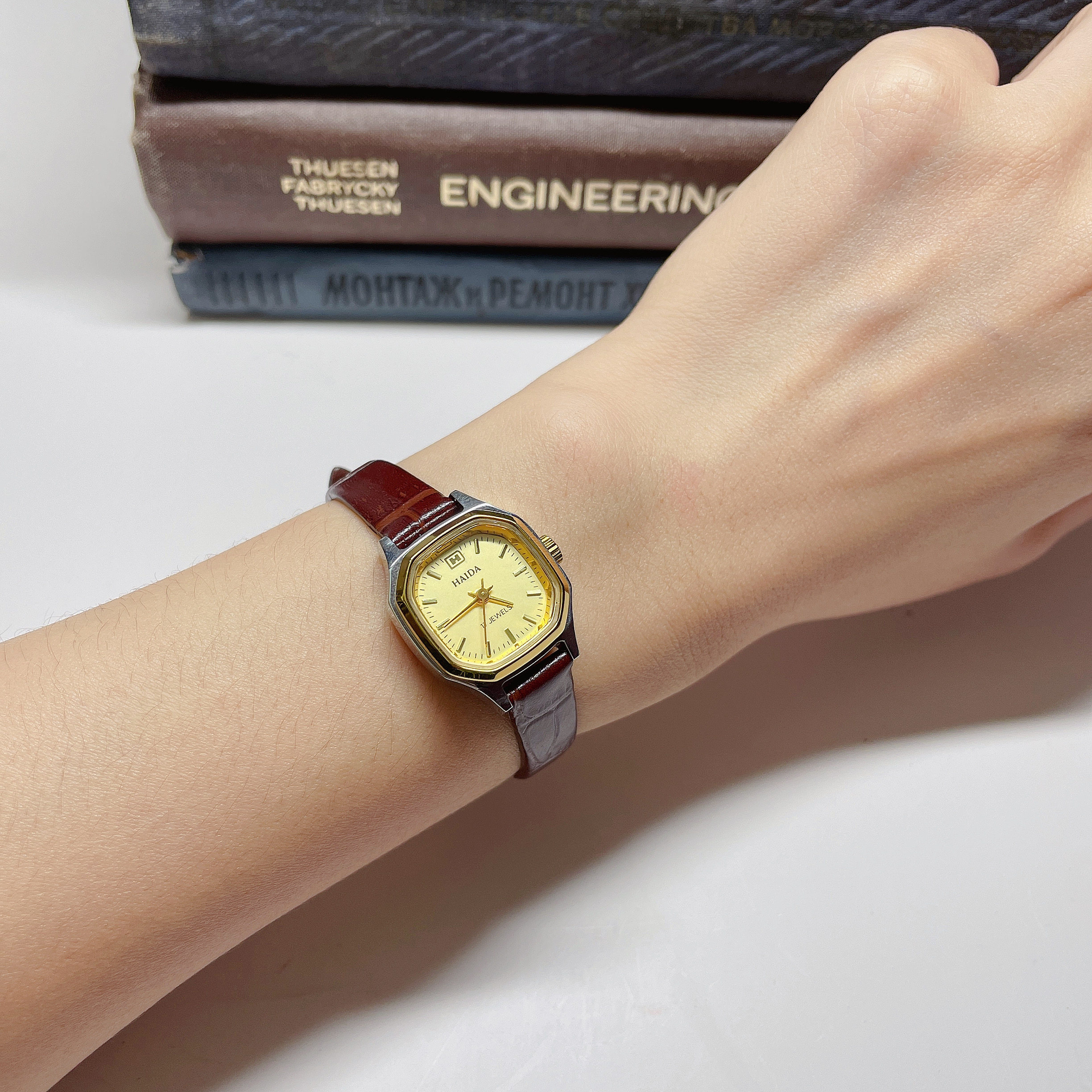 90年代复古拼色镀金手动机械八角女士简约真皮库存精致气质小金表