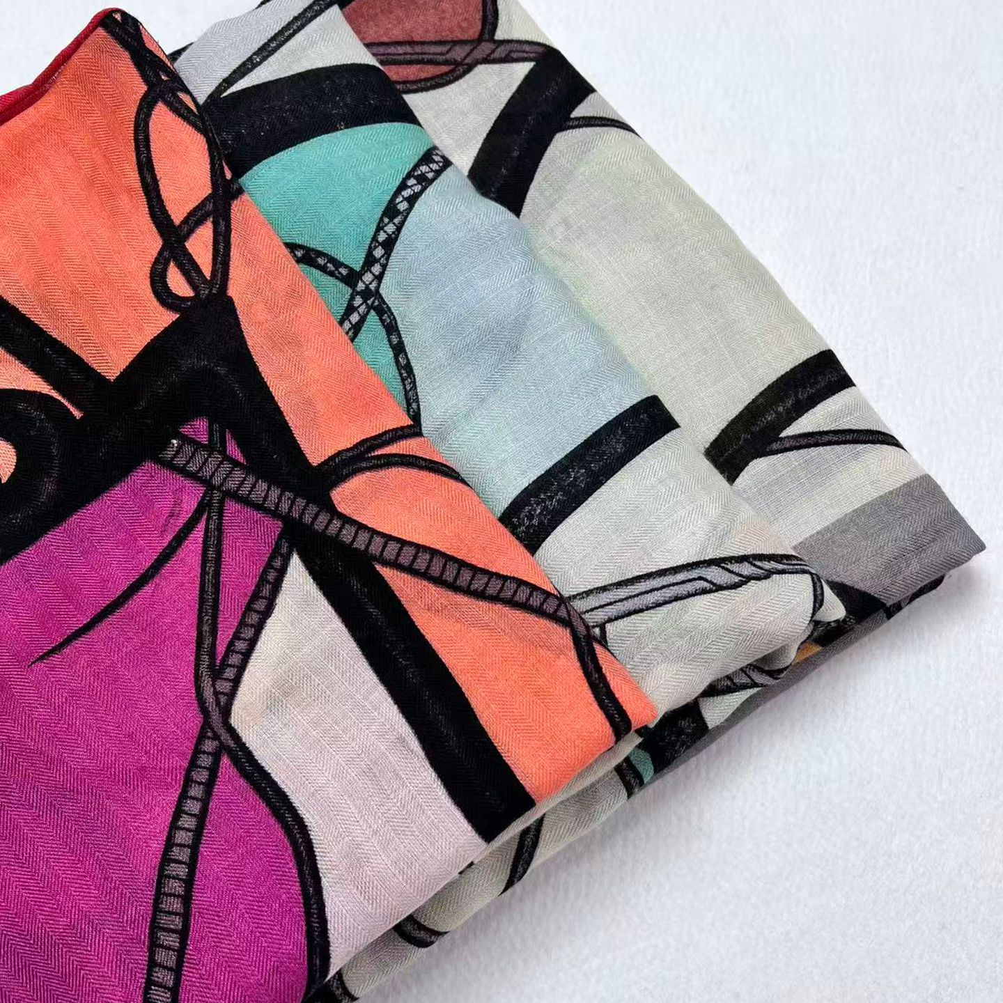 羊绒真丝混纺印花130*130大围巾