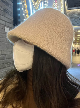 帽子女冬季2022新款白色渔夫帽羊羔绒加厚显脸小颗粒毛绒水桶帽潮