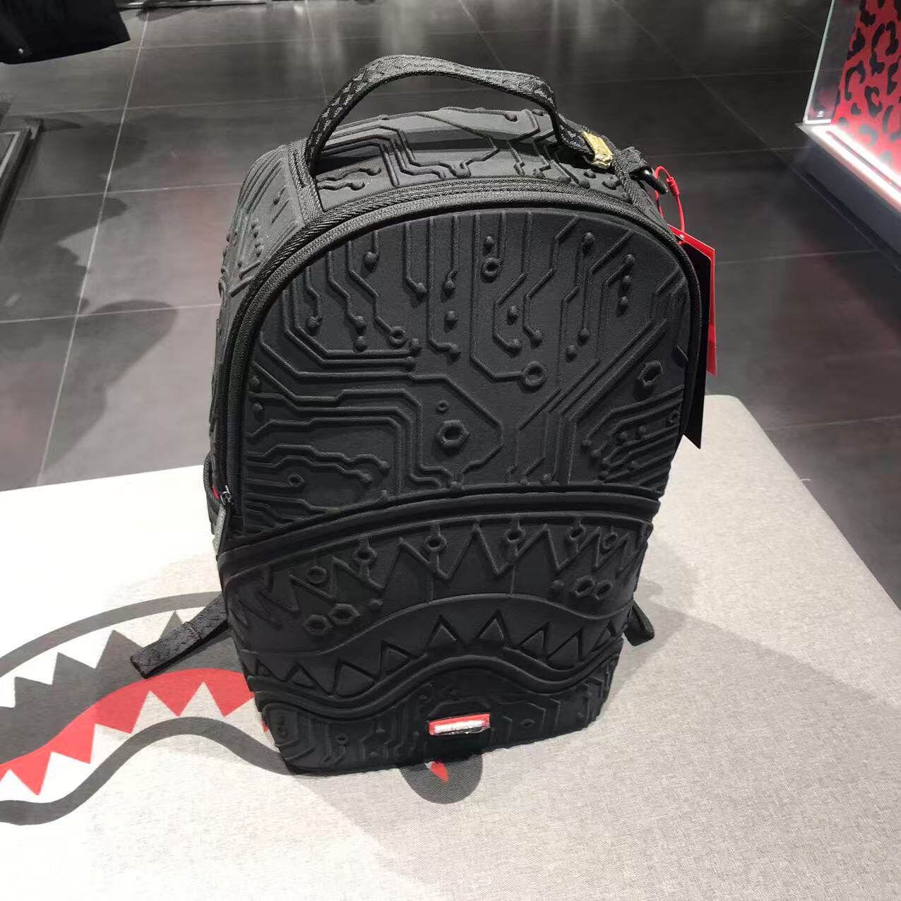 SprayGround鲨鱼嘴正双肩背包
