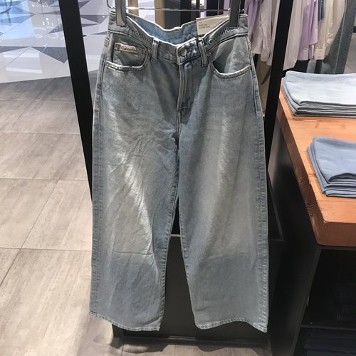 CK浅蓝中腰阔腿拖地牛仔裤女