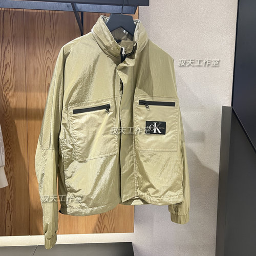 CK Jeans 24年春季新款男连帽户外运动单夹克宽松防风外套J324663
