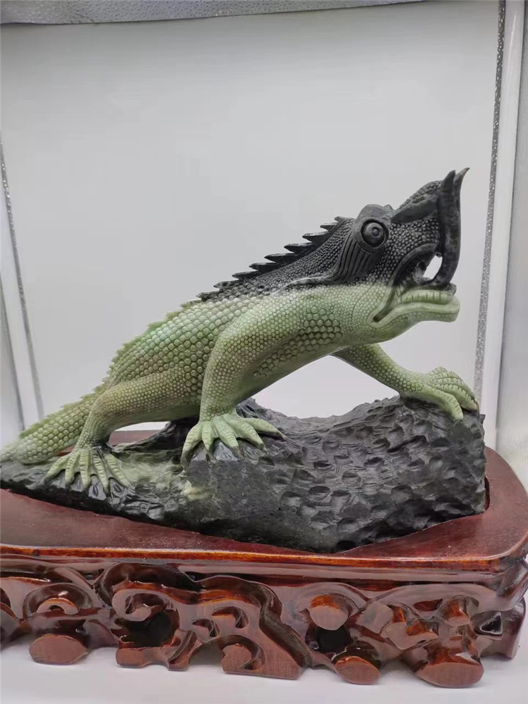 天然独山玉摆件喜从天降天然南阳独山玉巧雕蜥蜴摆件喜从天降包邮