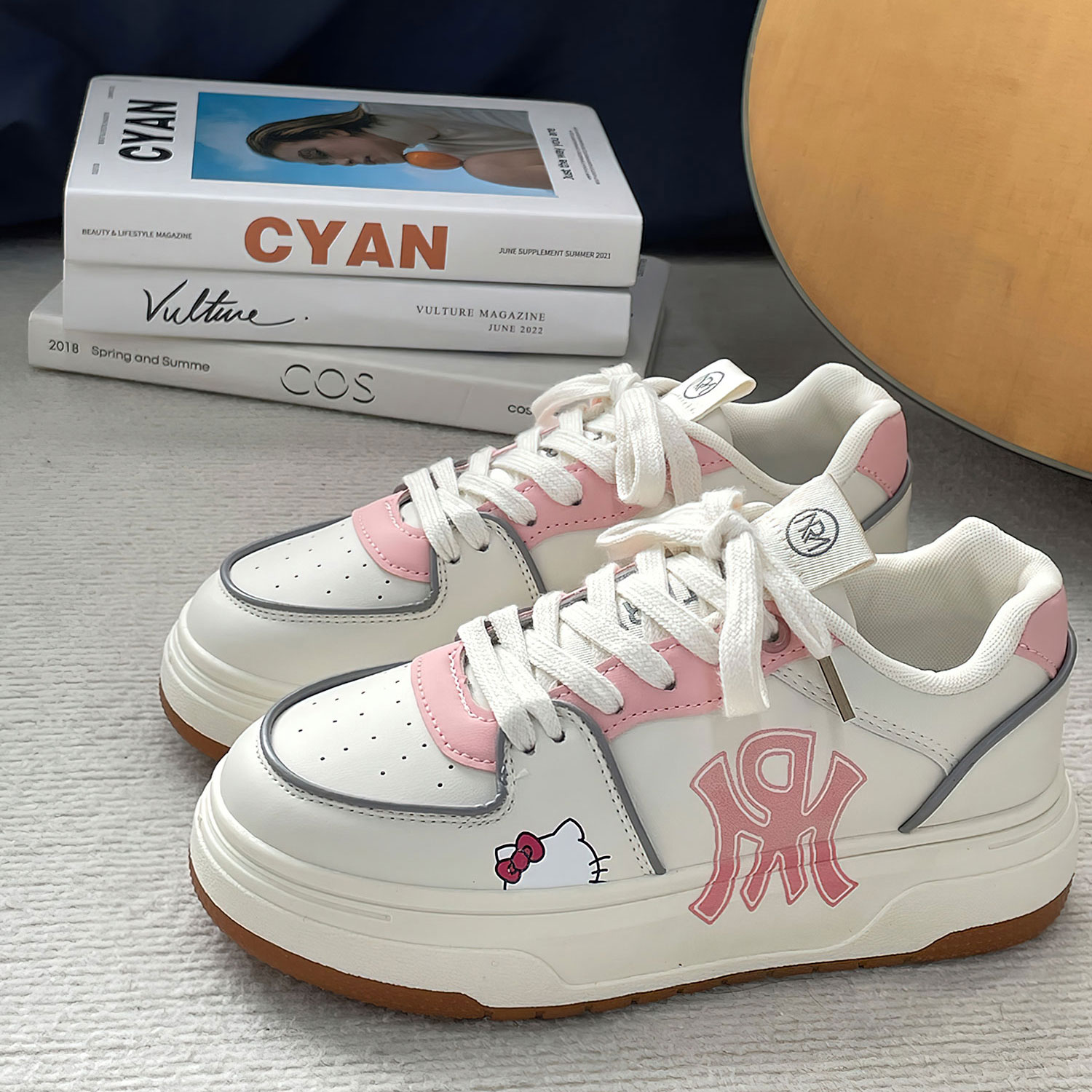 粉色低帮时尚潮流港风休闲款板鞋