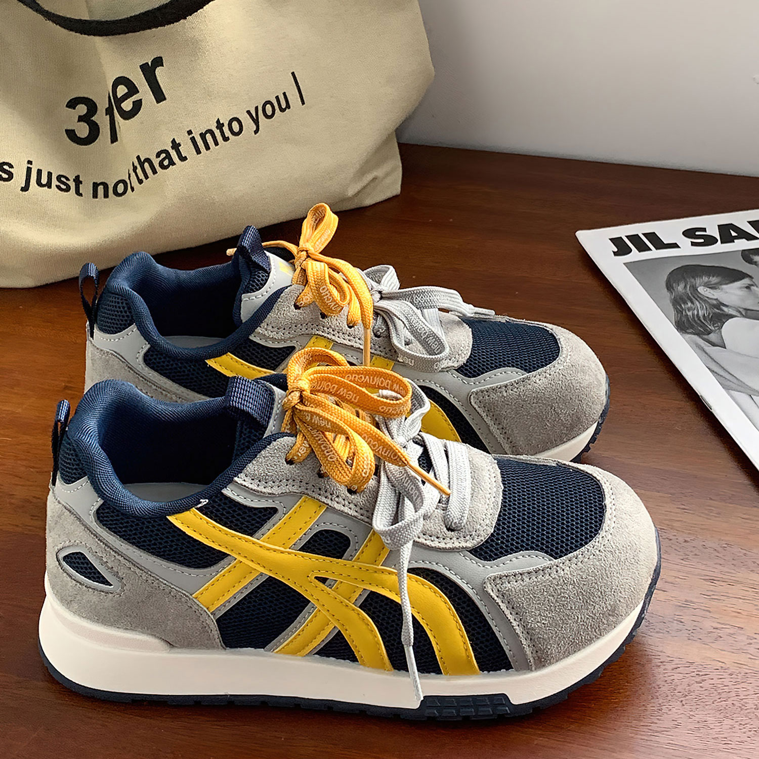 灰兰色低帮时尚潮流休闲小众板鞋