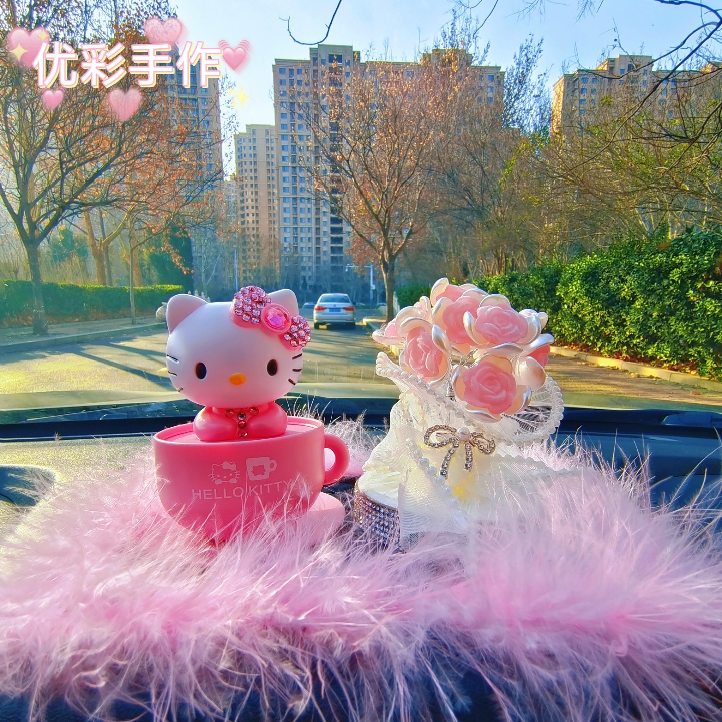 太阳能摇头KT猫公仔汽车内饰摆件创意可爱点头娃娃装饰品摇头摆件