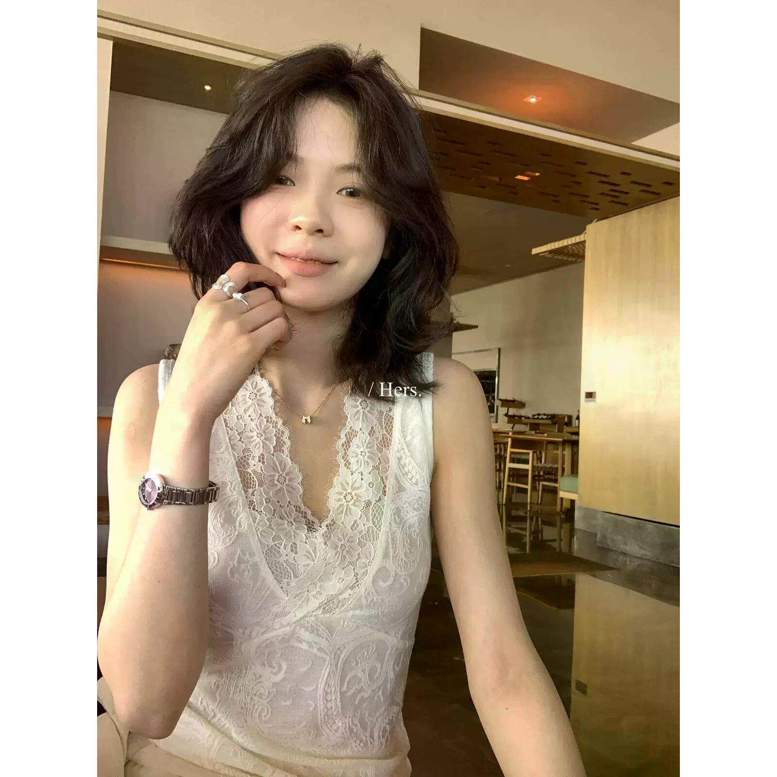 Hers韩系高级气质修身显瘦叠穿超美内搭蕾丝V领设计感背心女夏季