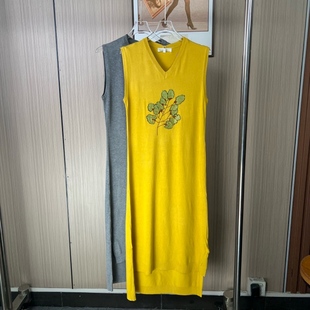 1018撤柜FT新款针织马甲连衣裙女中长款V领刺绣背心毛衣裙显瘦