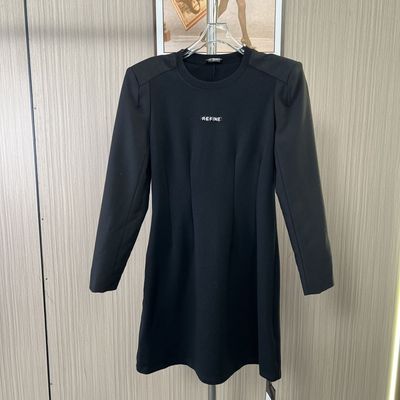 9009撤柜xxq秋冬新款长袖连衣裙黑色收腰修身小黑裙简约圆领