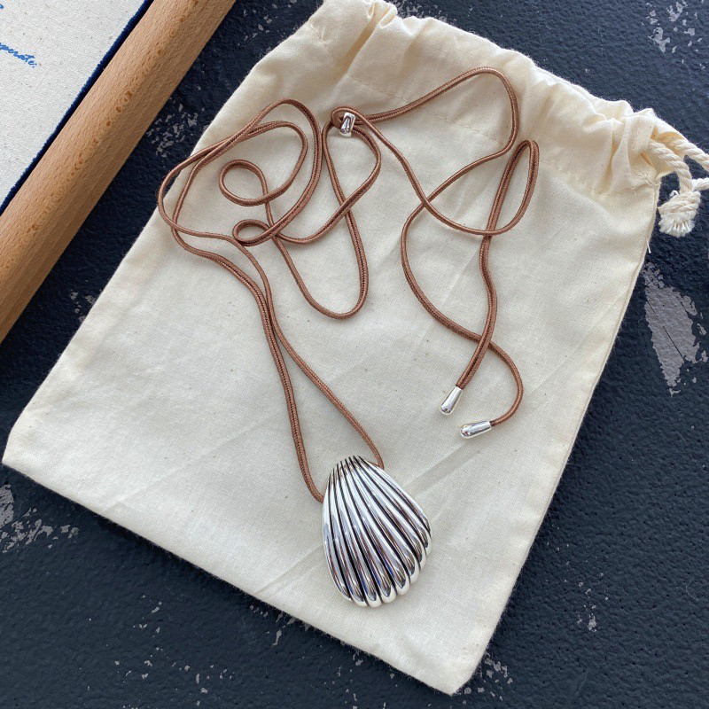 秋冬新款扇贝项链长款棕绳抽拉打结贝壳毛衣链小众高级感锁骨链女