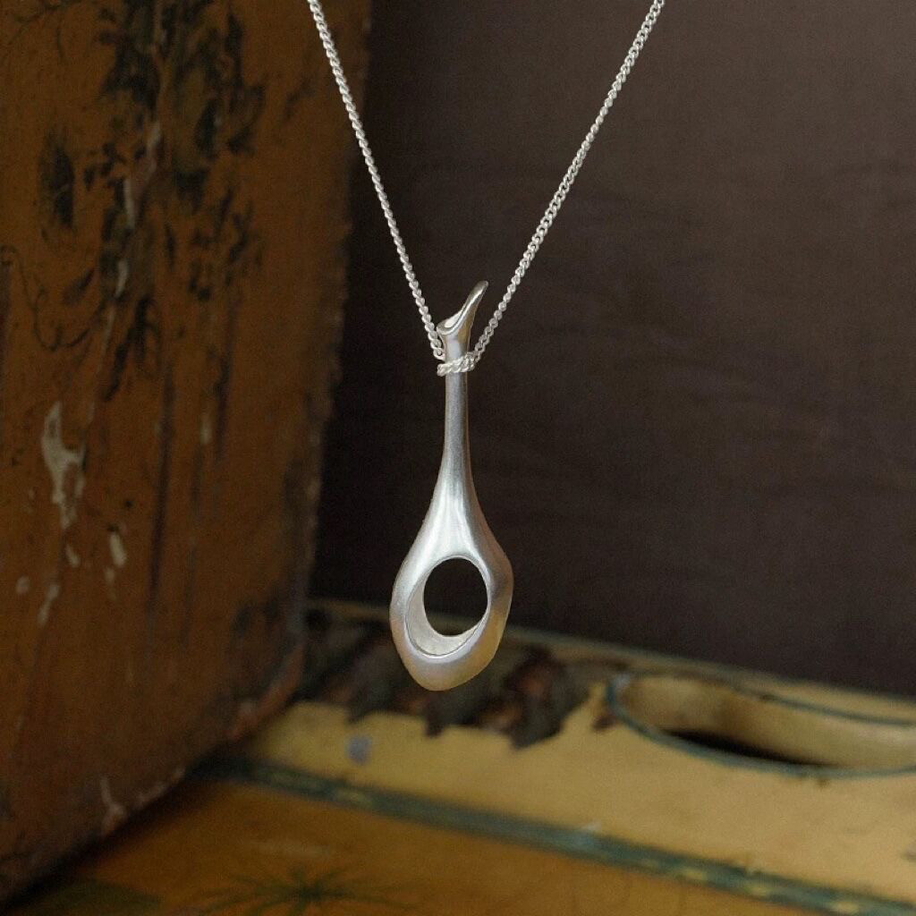 秋冬新款鉴冰心玉壶春瓶项链女简约小众设计高级感毛衣链锁骨链