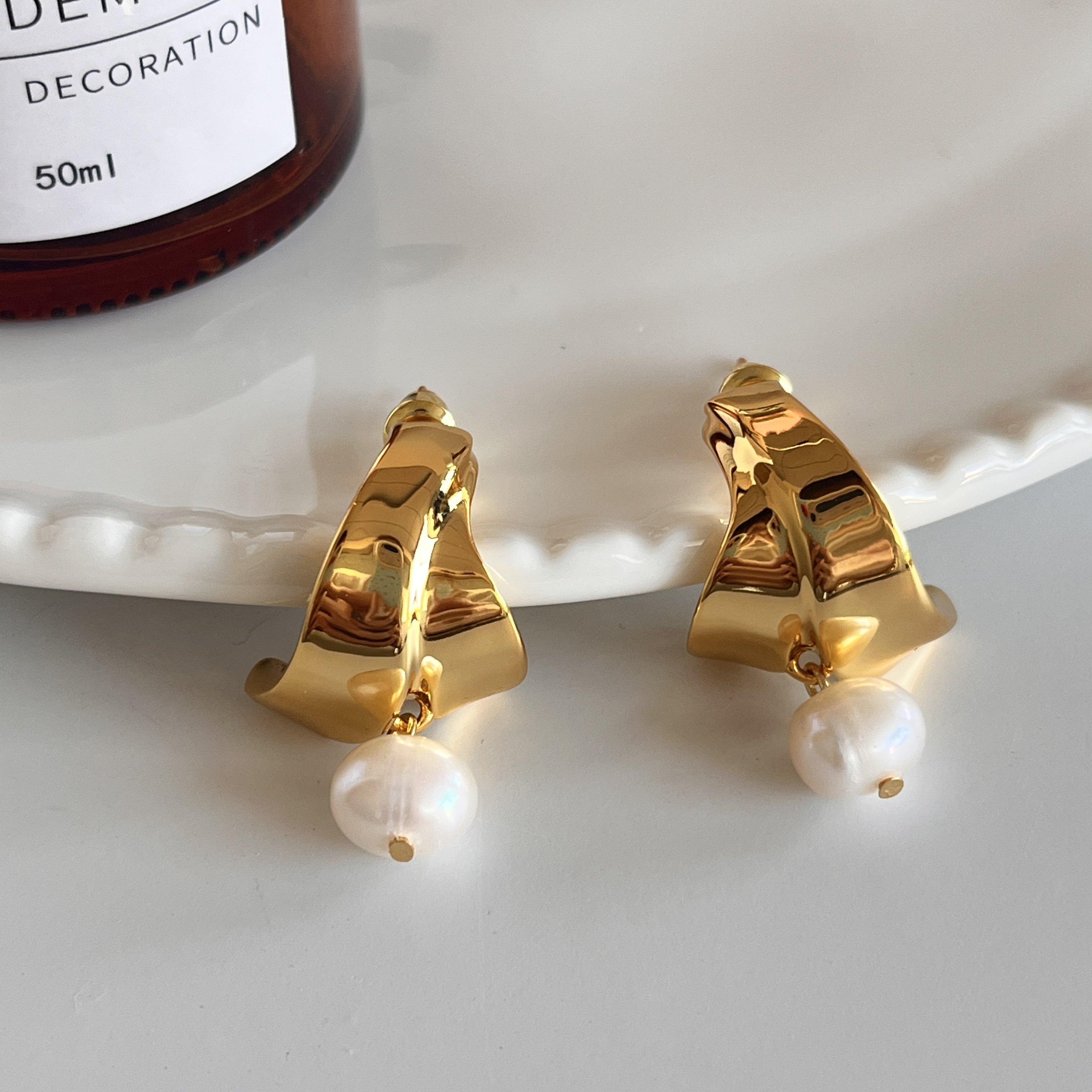 天然不规则巴洛克淡水珍珠耳钉女时尚简约气质铜镀18K金精致耳饰