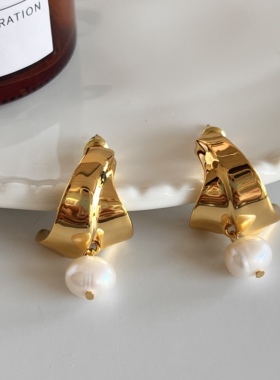 天然不规则巴洛克淡水珍珠耳钉女时尚简约气质铜镀18K金精致耳饰