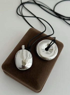 时髦黑皮绳水瓶圆环长项链小众吊坠锁骨链choker小众设计毛衣链女