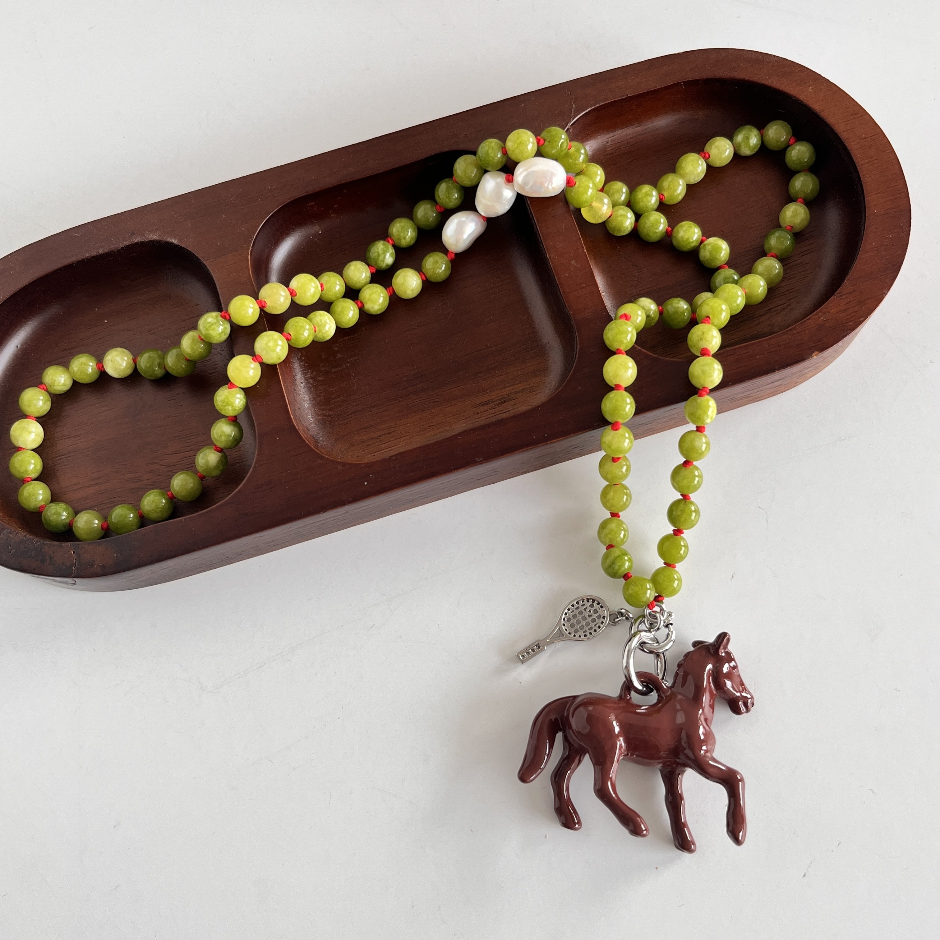 ins小众设计小马吊坠项链女复古串珠毛衣链时尚气质锁骨链多巴胺